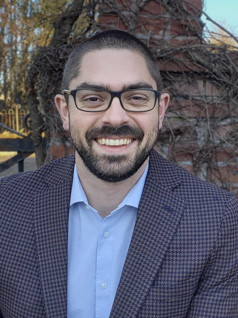 Headshot, Robert Thomas